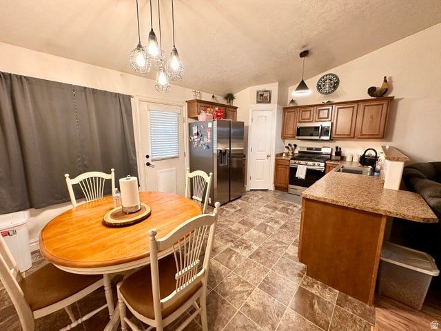 2126 E RAVINE RD, Enoch, UT 84721