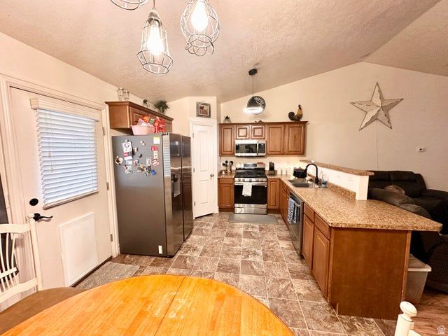 2126 E RAVINE RD, Enoch, UT 84721