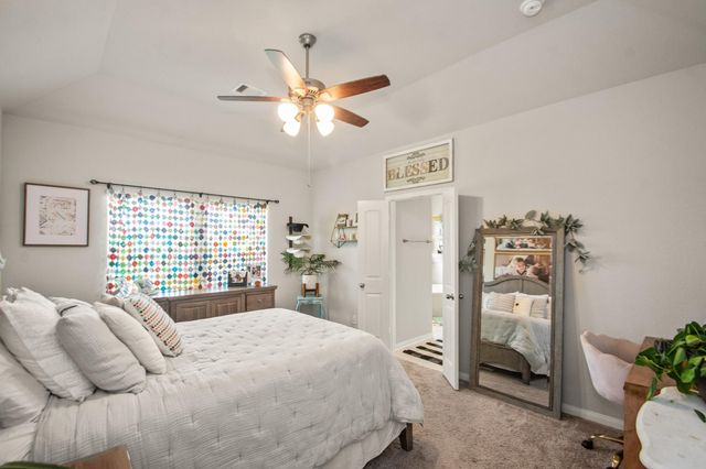 233 Twin Lakes Boulevard, West Columbia, TX 77486