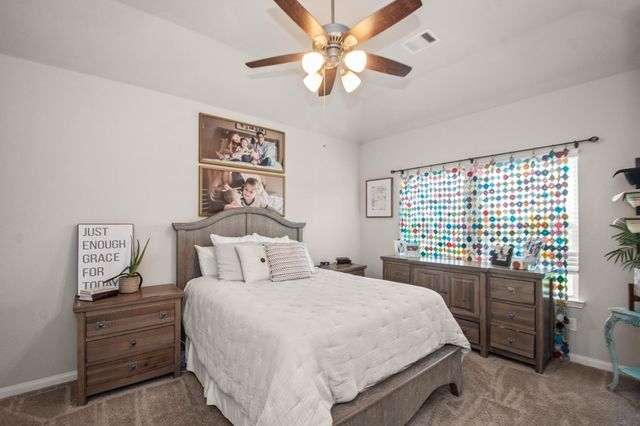 233 Twin Lakes Boulevard, West Columbia, TX 77486