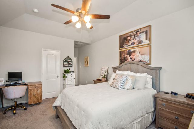 233 Twin Lakes Boulevard, West Columbia, TX 77486