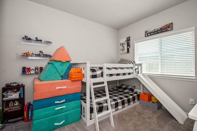 233 Twin Lakes Boulevard, West Columbia, TX 77486