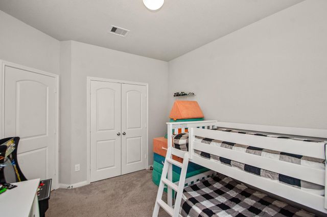 233 Twin Lakes Boulevard, West Columbia, TX 77486
