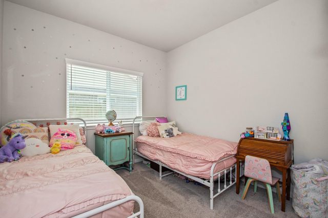 233 Twin Lakes Boulevard, West Columbia, TX 77486