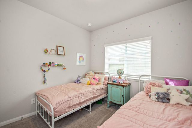 233 Twin Lakes Boulevard, West Columbia, TX 77486