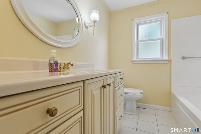 19 Palmer Road, North Haven, CT 06473