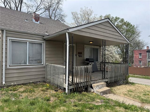 1600 Cypress Avenue, Kansas City, MO 64127