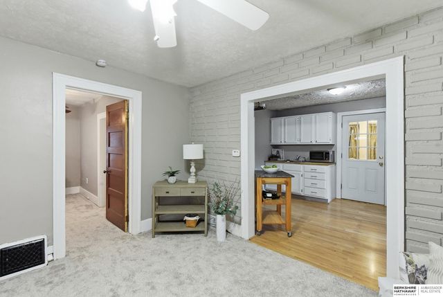 5609 Walnut Street, Omaha, NE 68106