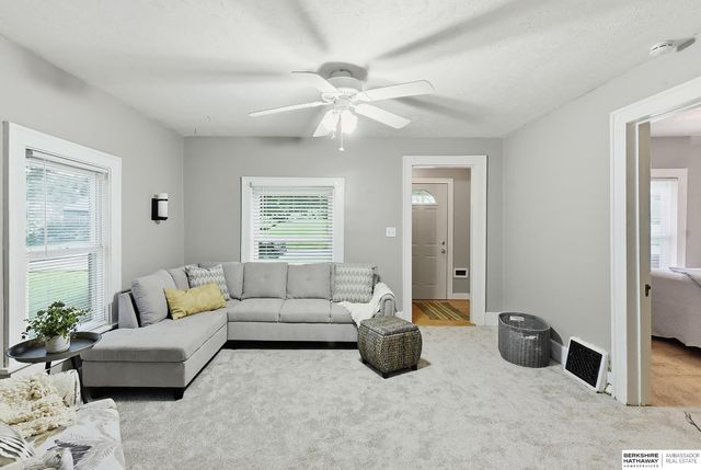 5609 Walnut Street, Omaha, NE 68106
