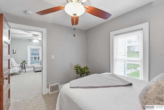5609 Walnut Street, Omaha, NE 68106
