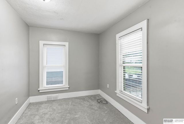 5609 Walnut Street, Omaha, NE 68106