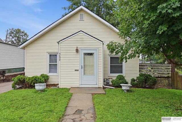 5609 Walnut Street, Omaha, NE 68106