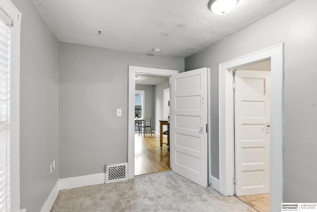 5609 Walnut Street, Omaha, NE 68106