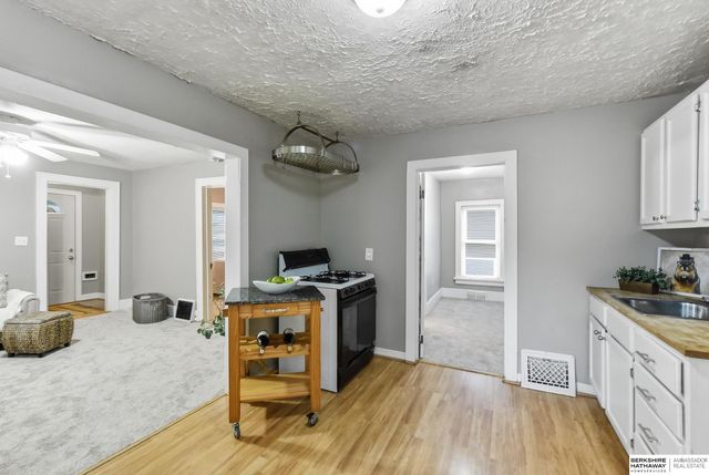5609 Walnut Street, Omaha, NE 68106