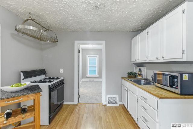 5609 Walnut Street, Omaha, NE 68106