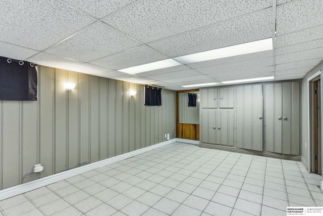 5609 Walnut Street, Omaha, NE 68106