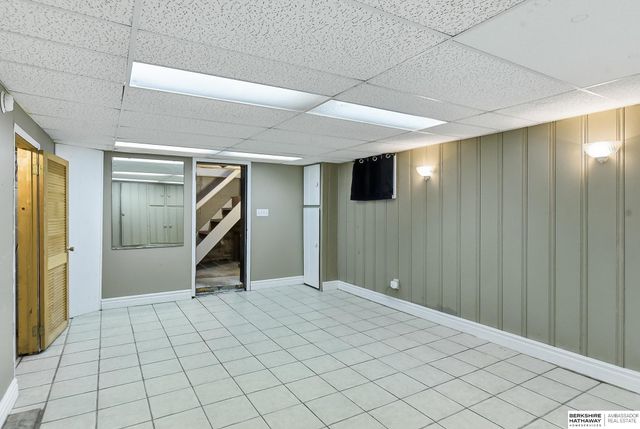 5609 Walnut Street, Omaha, NE 68106