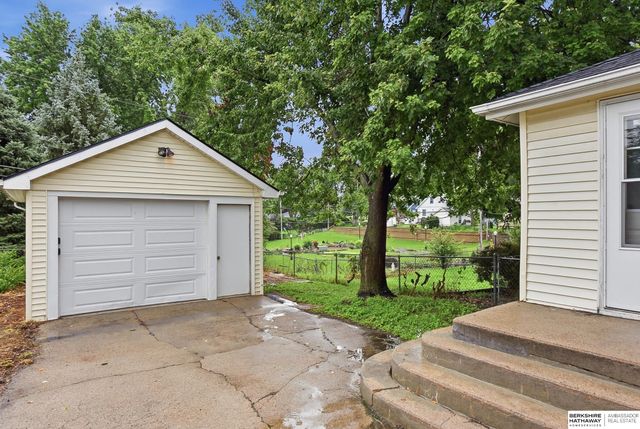 5609 Walnut Street, Omaha, NE 68106