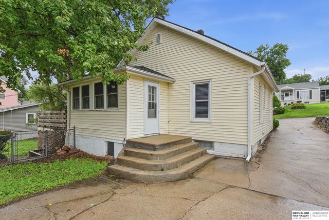 5609 Walnut Street, Omaha, NE 68106