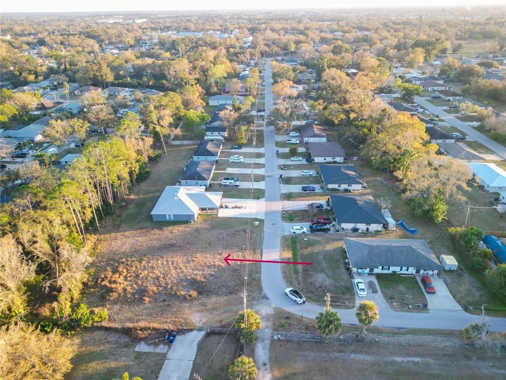 Image 11 of property listing at 4901 20TH STREET COURT E, Bradenton, FL 34203