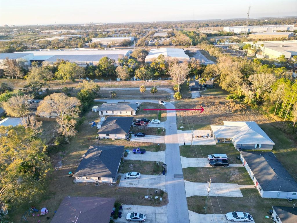 Image 5 of property listing at 4901 20TH STREET COURT E, Bradenton, FL 34203