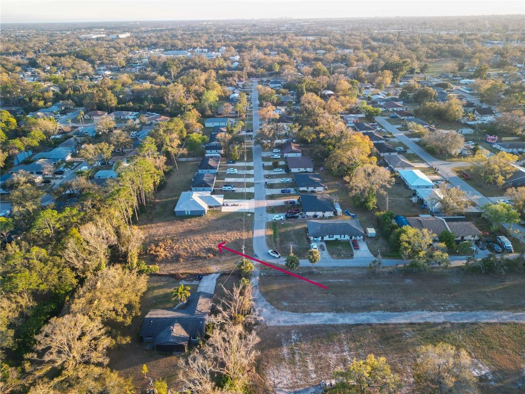 Image 7 of property listing at 4901 20TH STREET COURT E, Bradenton, FL 34203