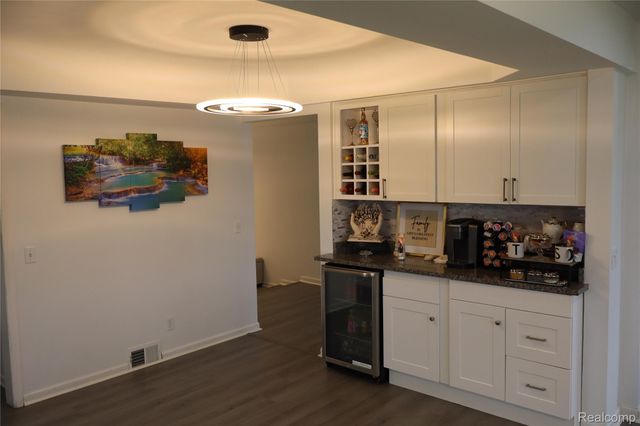 11114 Greendale Drive, Sterling Heights, MI 48312