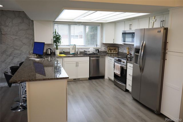 11114 Greendale Drive, Sterling Heights, MI 48312