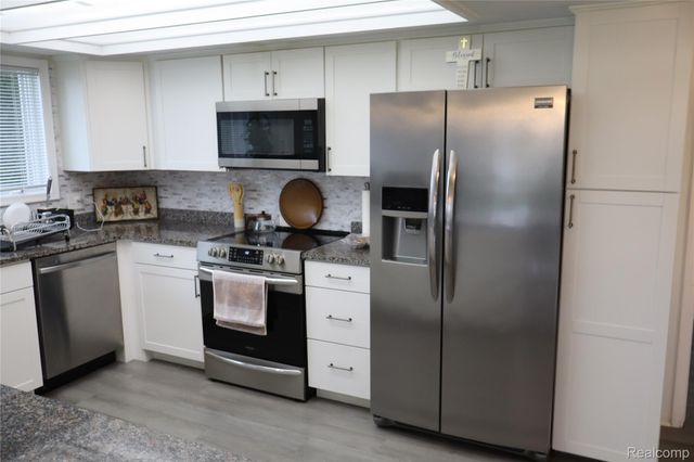 11114 Greendale Drive, Sterling Heights, MI 48312