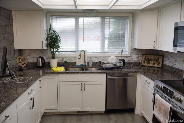 11114 Greendale Drive, Sterling Heights, MI 48312