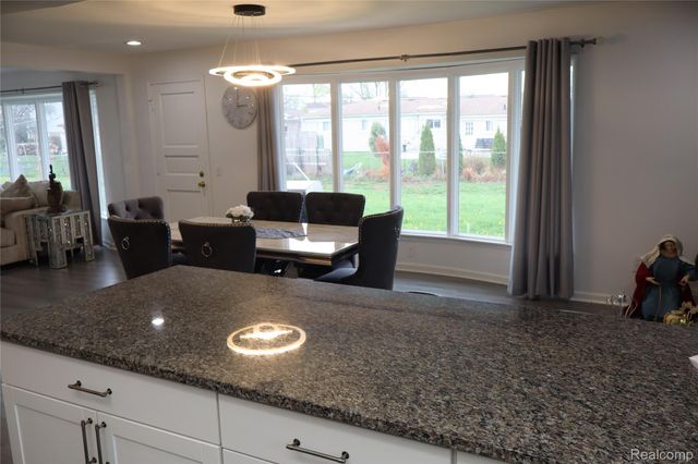 11114 Greendale Drive, Sterling Heights, MI 48312