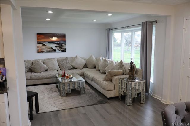 11114 Greendale Drive, Sterling Heights, MI 48312