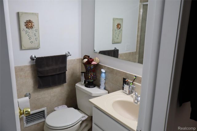 11114 Greendale Drive, Sterling Heights, MI 48312