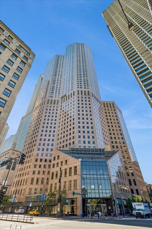 950 N Michigan Avenue 2302, Chicago, IL 60611 — exterior