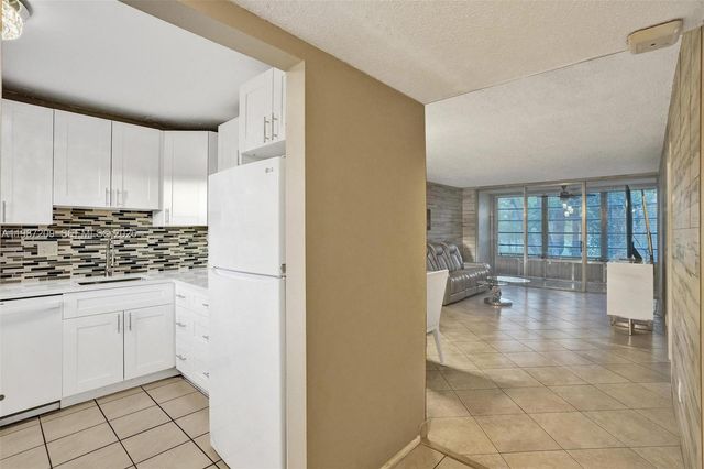 8301 Sands Point Blvd S205, Tamarac, FL 33321
