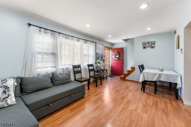 19 Albert St, North Arlington Boro, NJ 07031
