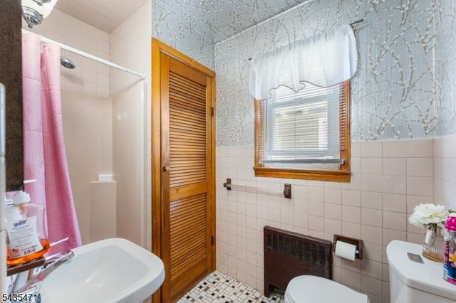 19 Albert St, North Arlington Boro, NJ 07031