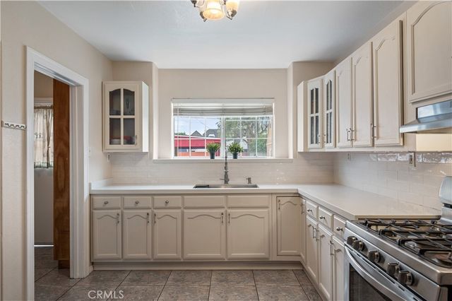 1217 Cary Avenue, Wilmington, CA 90744