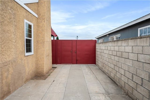 1217 Cary Avenue, Wilmington, CA 90744