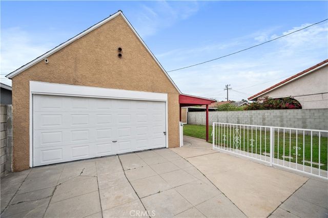 1217 Cary Avenue, Wilmington, CA 90744