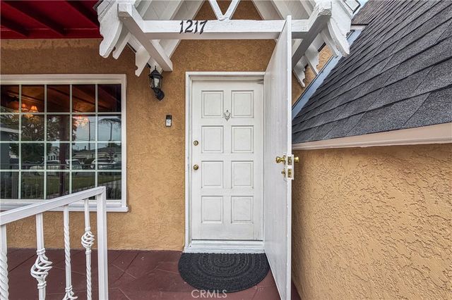 1217 Cary Avenue, Wilmington, CA 90744