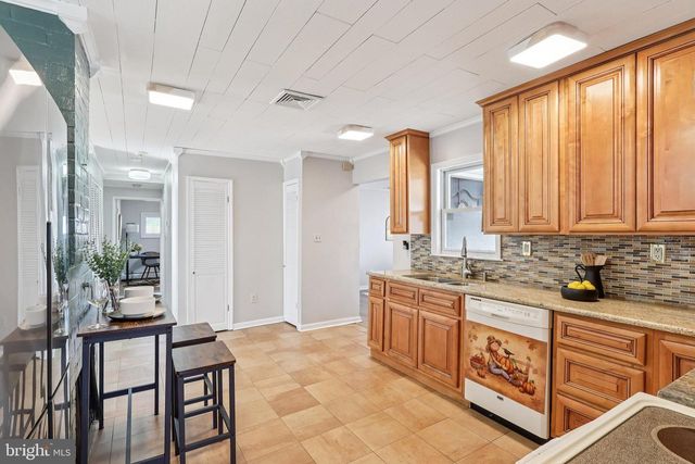 11 CRIMSON KING LN, Levittown, PA 19055