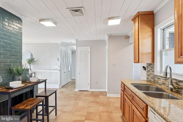 11 CRIMSON KING LN, Levittown, PA 19055