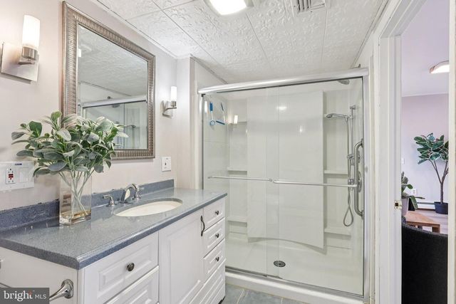 11 CRIMSON KING LN, Levittown, PA 19055