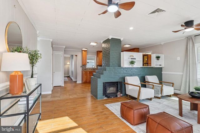 11 CRIMSON KING LN, Levittown, PA 19055