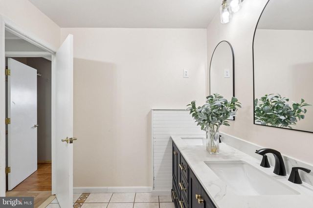 11 CRIMSON KING LN, Levittown, PA 19055