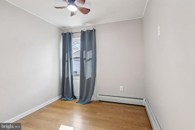 11 CRIMSON KING LN, Levittown, PA 19055