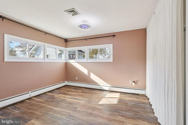 11 CRIMSON KING LN, Levittown, PA 19055