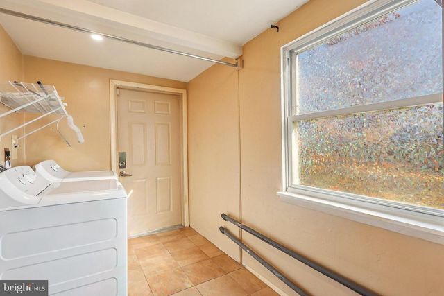 11 CRIMSON KING LN, Levittown, PA 19055