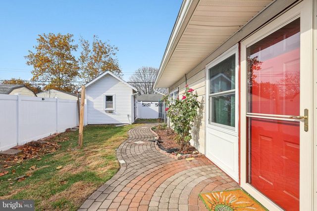 11 CRIMSON KING LN, Levittown, PA 19055